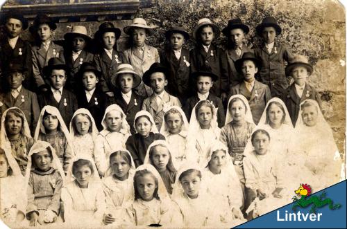 Impressionante foto (per il numero dei bambini) della prima comunione del 2 luglio 1922