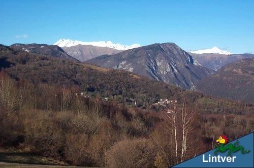 Pendici della Kraguenca, Vogu, Mija, pendici del Matajur. Dietro la catena dello Stol. Ancora dietro la catena il Kanin e il Rombon