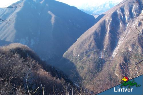 Sulla sinistra il ghiaione, visto da S. Lorenzo di Mersino.