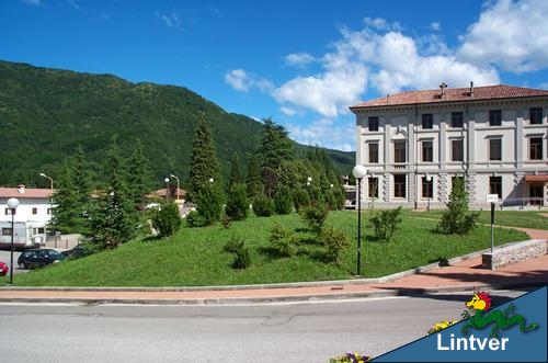 Giardino davanti all'Istituto