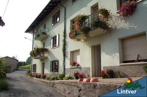 La casa Bevandi sempre piena di fiori